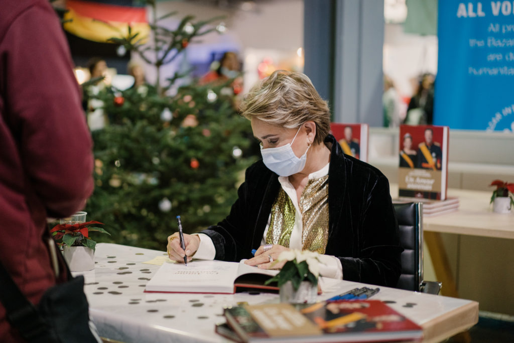 S.A.R. La Grande Duchesse en dédicace