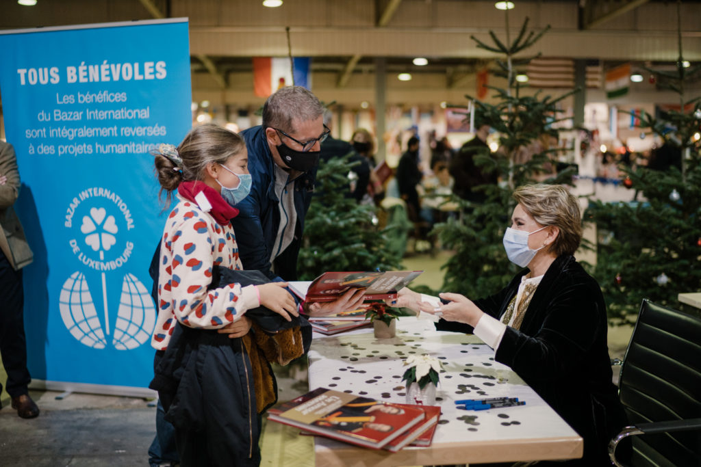 S.A.R. La Grande Duchesse en dédicace