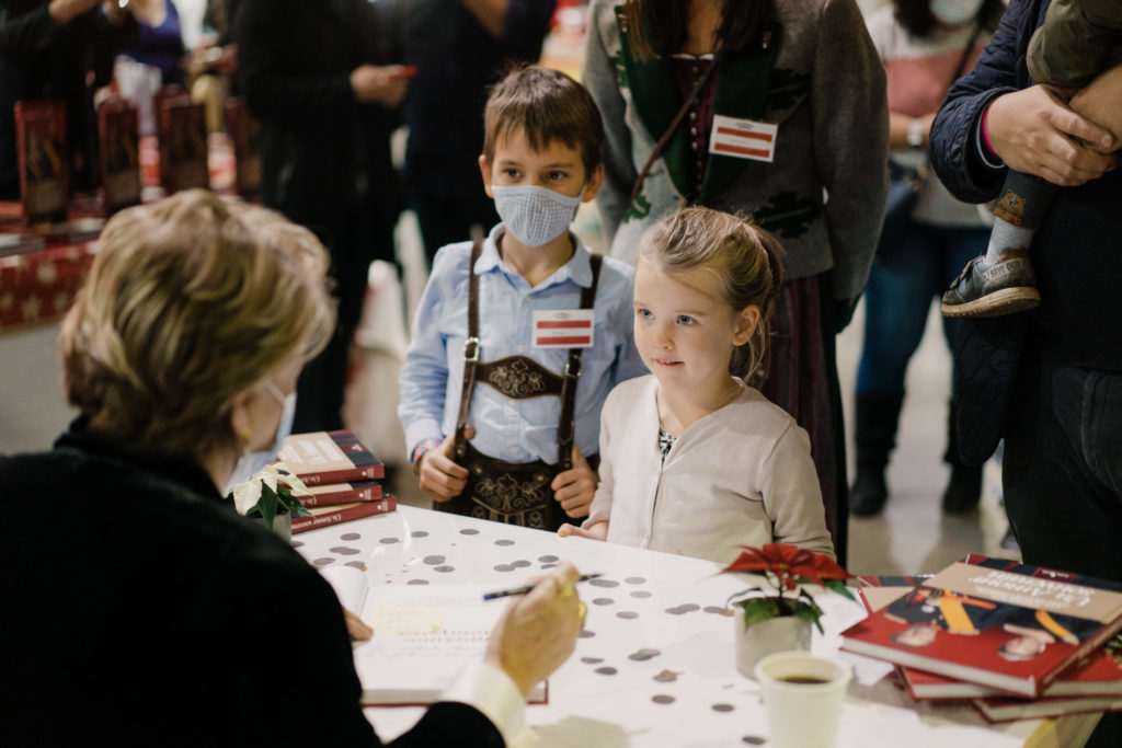 S.A.R. La Grande Duchesse en dédicace