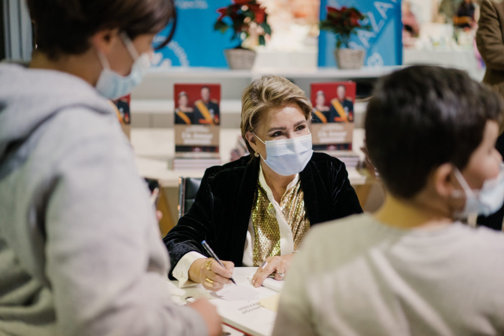 S.A.R. La Grande Duchesse en dédicace