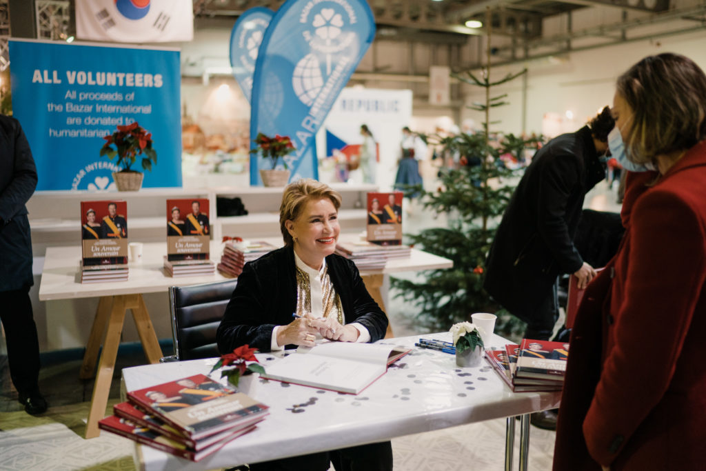 S.A.R. La Grande Duchesse en dédicace